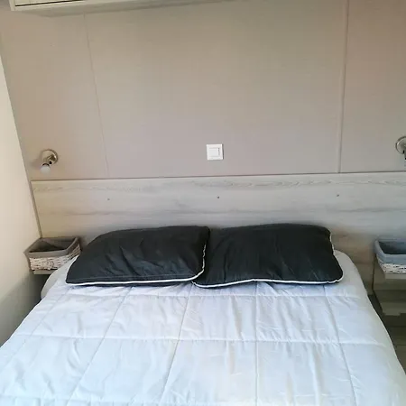Mobil Confort 6 A 8 Personnes Aux Charmettes *