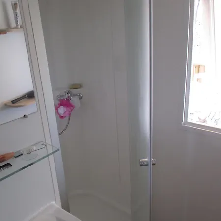 Mobil Confort 6 A 8 Personnes Aux Charmettes *