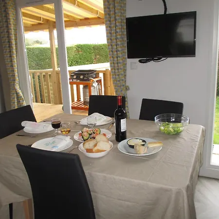 Campsite Mobil Confort 6 A 8 Personnes Aux Charmettes *